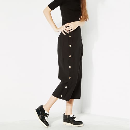 Button cropped pants
